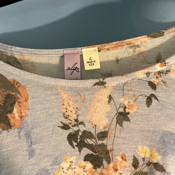 Floral Flowy Top - Picture 2 of 4